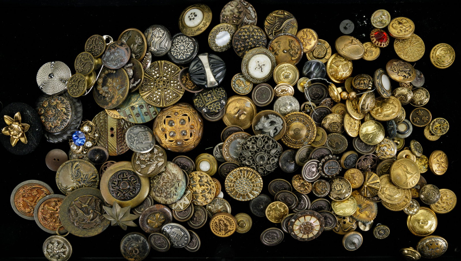 Antique Metal Buttons: Large lot of antique metal buttons. Good condition. See photos.