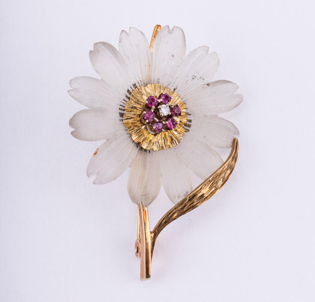 14K Gold Daisy Brooch w/ Semi Precious Stones: 14K / 585 daisy brooch, signed GCO. Petals test in the range of quartz and central semi precious stones including red and white stones that test in the range of ruby. Measures approx 1.25" dia and wei