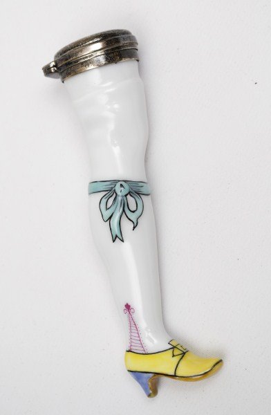 Mottahedeh Leg Etui: Porcelain Mottahedeh etui in the shape of a leg with a sterling silver lid