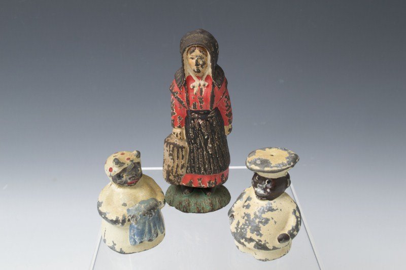 Black Americana Salt and Pepper and Amish Figure: Black Americana salt and pepper and a larger cast iron Amish girl, 4 1/2"h