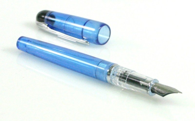 Waterman Fountain Pen: Blue waterman fountain pen; cased