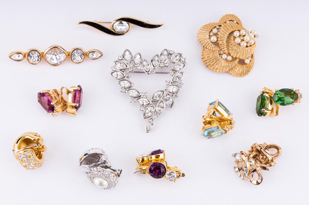 Costume Jewelry Brooches & Earrings: Costume jewelry lot includes Monet, Crown Trifari, Christian Dior, Trifari, Marvella and more.