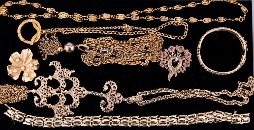 Gold Tone Costume Jewelry (1 of 5)