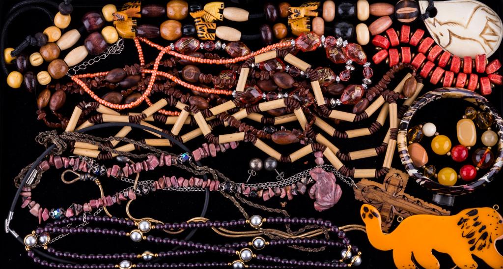 Natural Material & More Costume Jewelry (1 of 4)