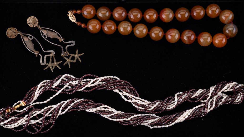 Agate Necklace & Other Jewelry (1 of 6)