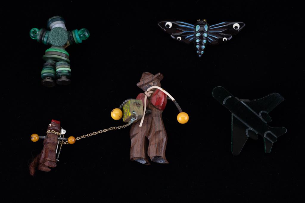 Lucite & Bakelite Pins (1 of 7)