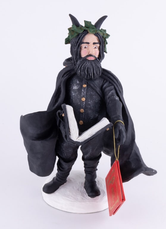 Duncan Royale Figurines History of Santa (3) (1 of 12)