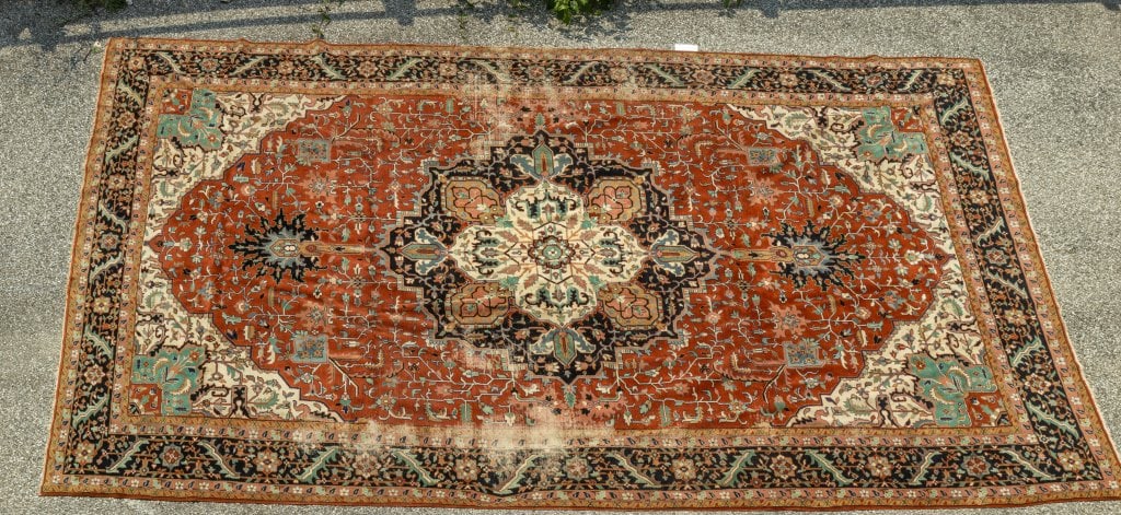 Large Heriz Rug (1 of 8)