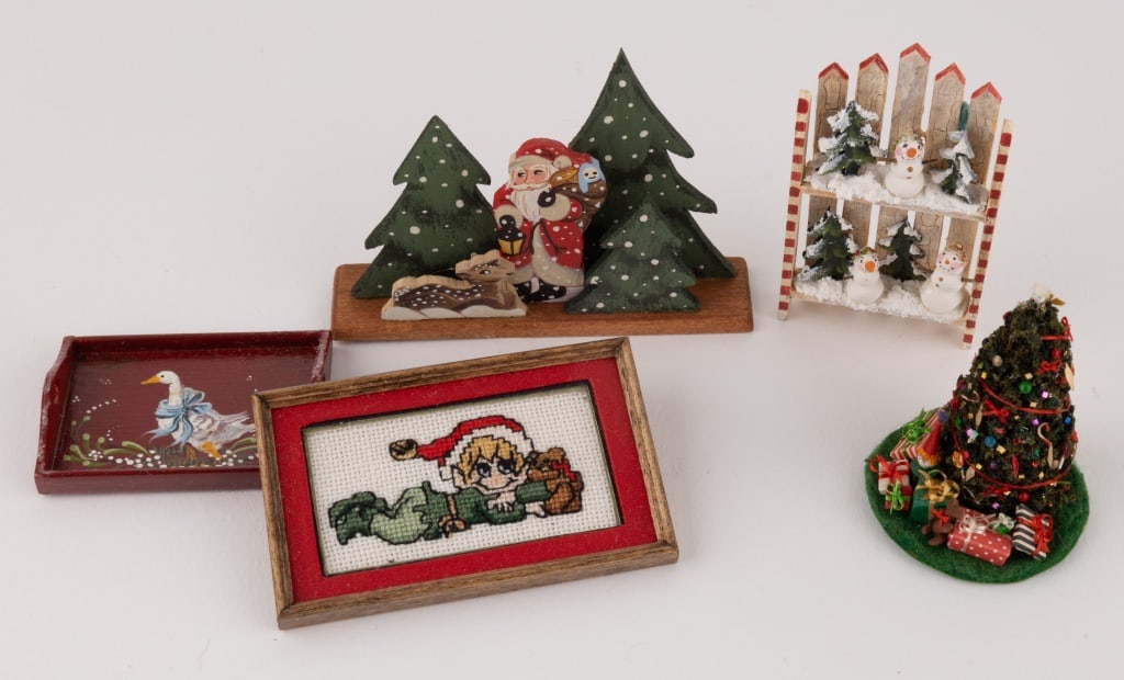 Artisan Xmas Decorations Dollhouse Miniatures (1 of 6)