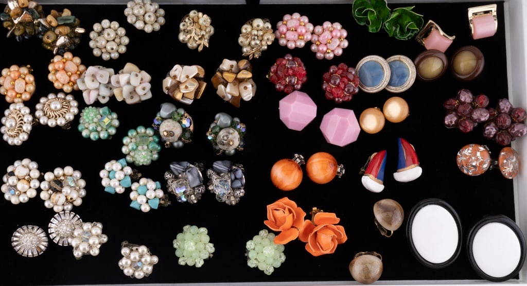 Vintage Clip Earrings (30 Pairs) (1 of 6)