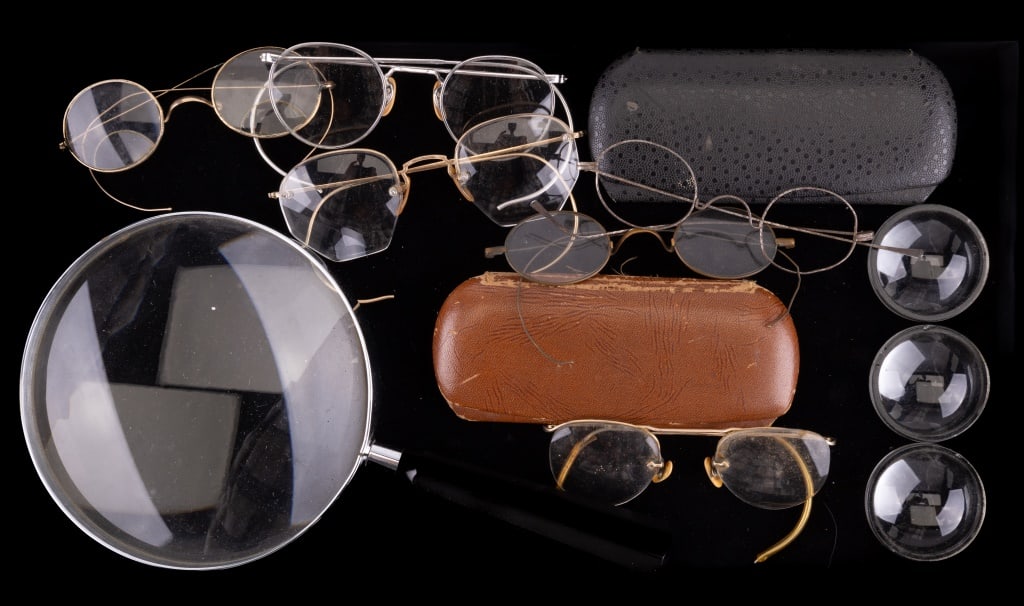 Glasses, Lenses & Magnifying Glass (1 of 8)