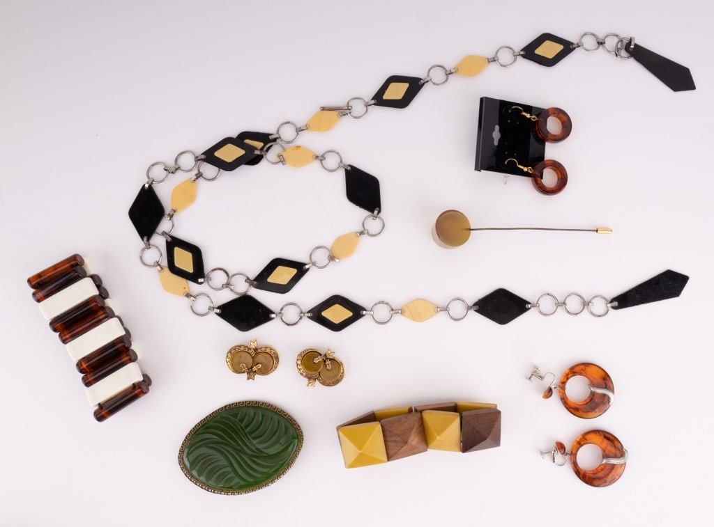 Bakelite Vintage Fashion Jewelry (1 of 6)