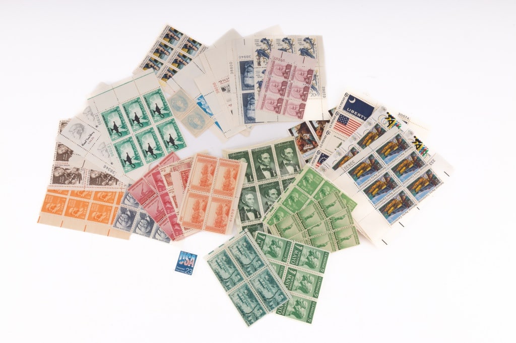 U.S.A. Postal Service Unused Vintage Stamps (270) (1 of 4)