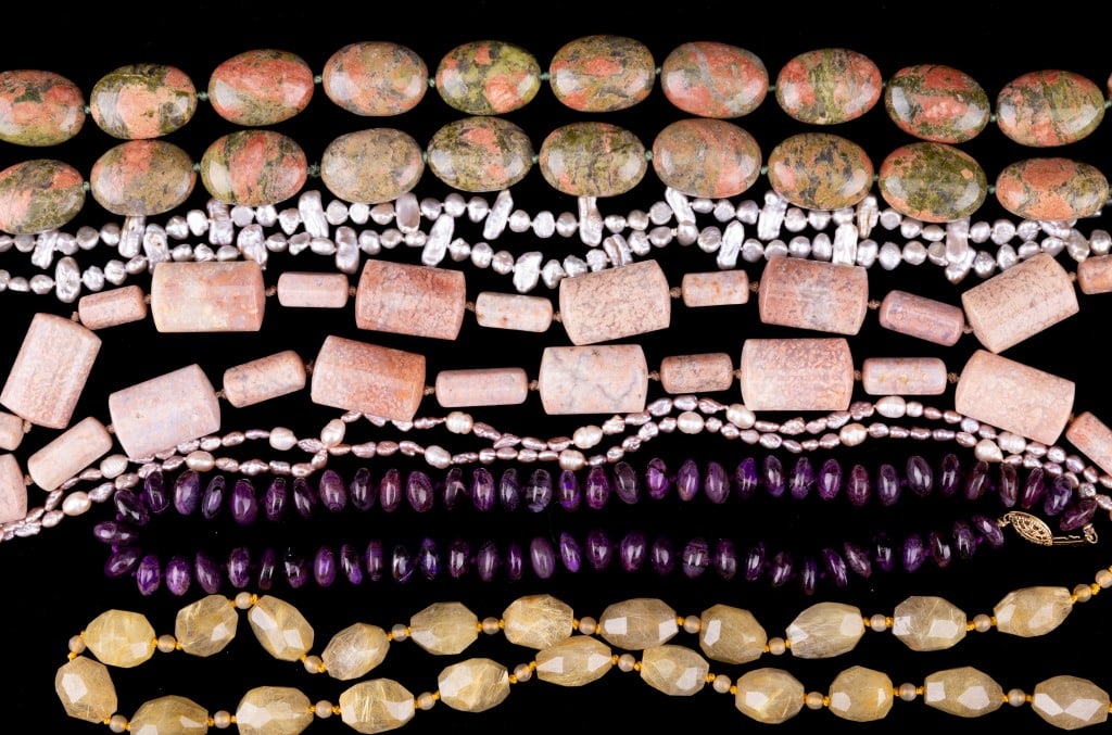 Six Pearl & Stone Necklaces: Six necklaces including lemon rutilated quartz, purple hue quartz, agate and multi-hue pink pearl necklaces.