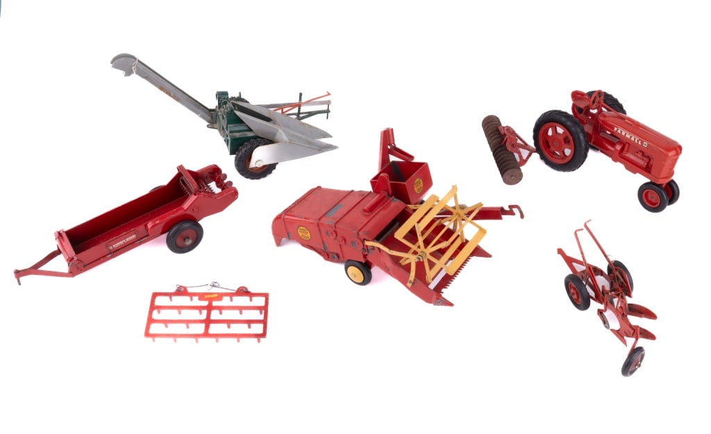 Tin Litho Massey, Farmall & More Farm Toys (1 of 10)