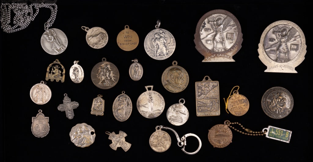 Antique & Vintage Catholic Medals (25): Catholic St. Christopher vintage and antique medals.