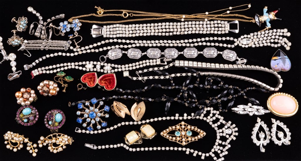 Trifari & Estate Vintage Jewelry (1 of 14)