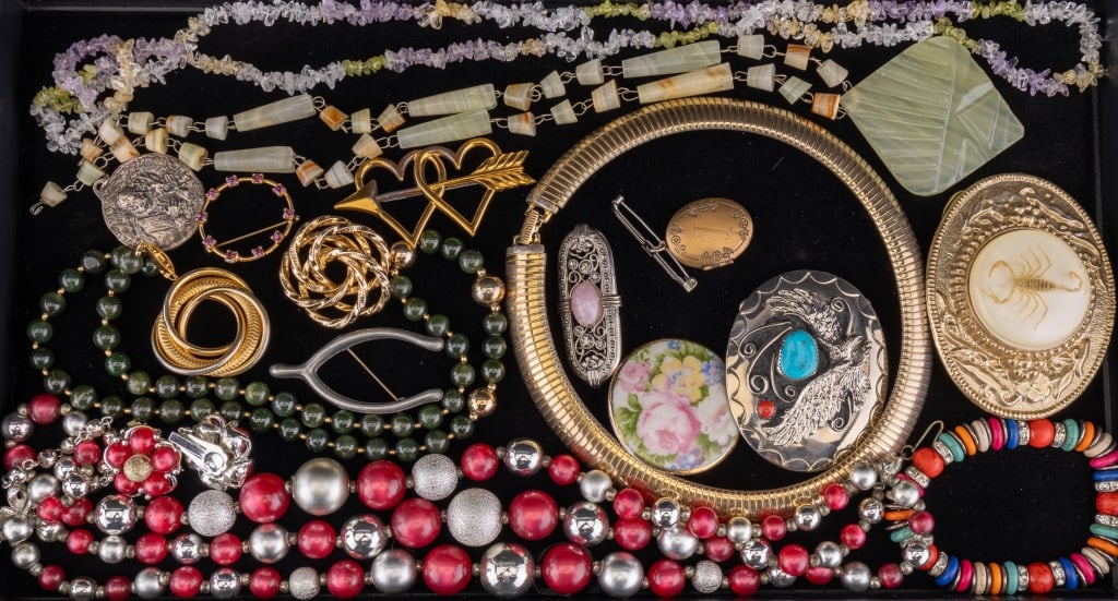 Vintage Estate Jewelry Collection: Selection of various vintage jewelry and buckles (one turquoise).