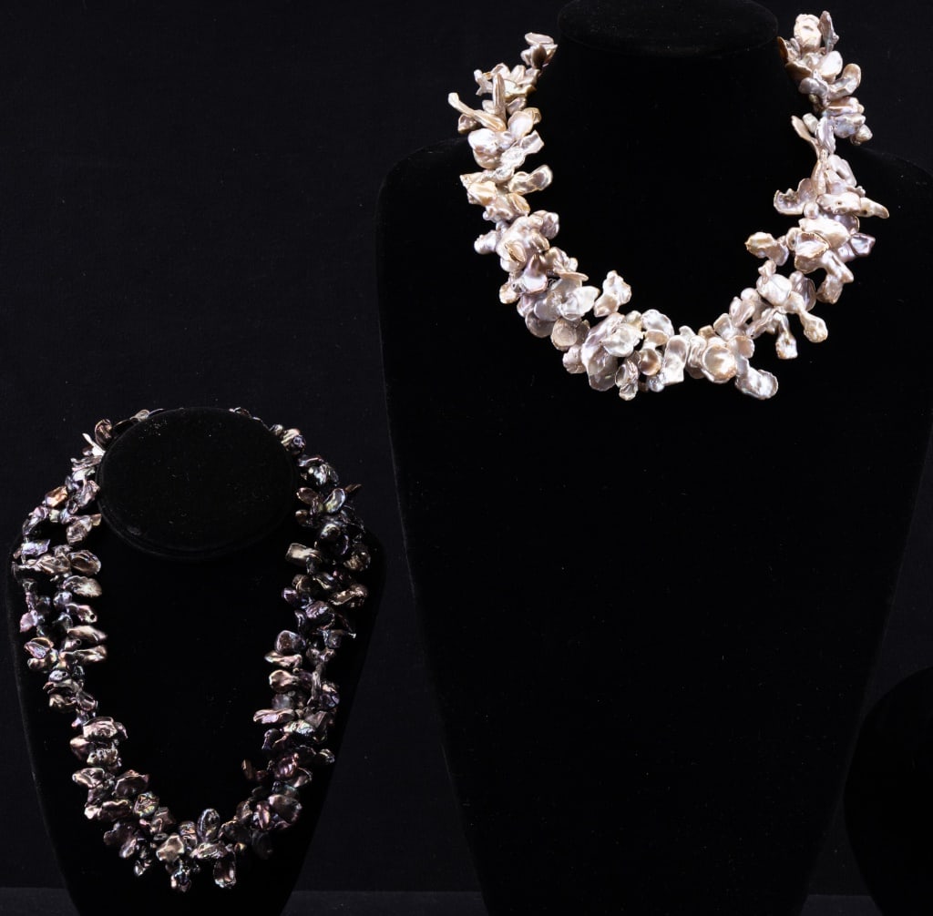 Two Quality Pearl Necklaces (1 of 4)
