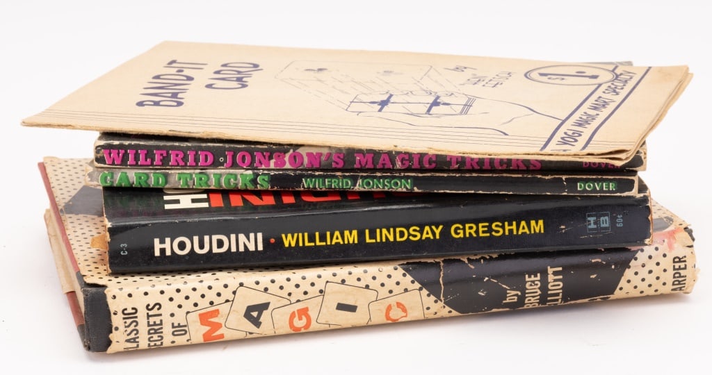 1950's Vintage Magician Books & Guides: Classic Secrets of Magic by Bruce Elliott (1953), Houdini: The Man Who Walked Through Walls by William Lindsay Gresham (1959), Band-It Card by Hen Fetsch, Wilfrid Jonson's Card Tricks (1952), Wilfrid 