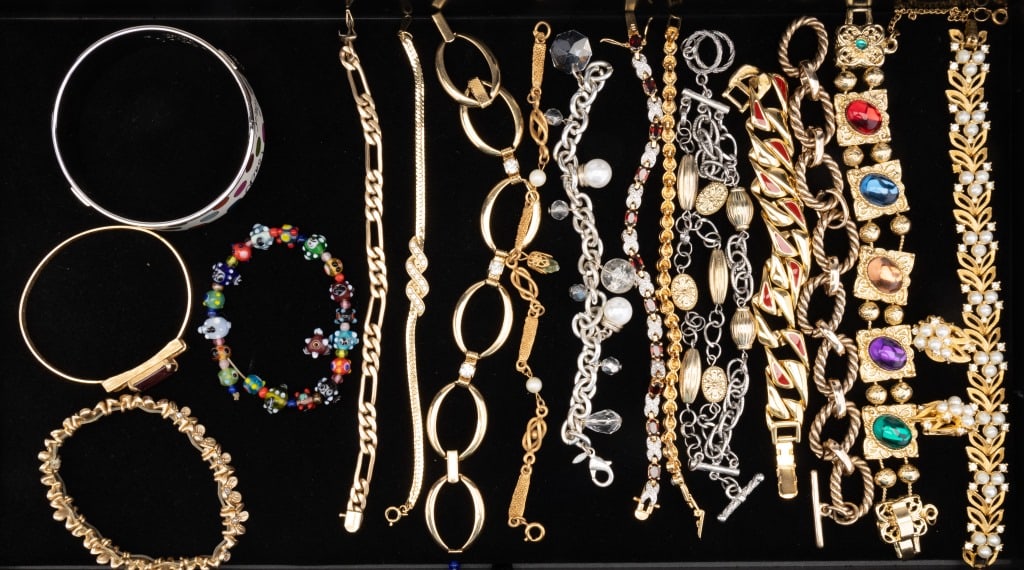 Costume Jewelry Bracelets (16): 16 bracelets including one with matching earrings along with gold tone, silver tone and more. There is a Coach signed hinged bangle (authenticity not guaranteed). Note that one bracelet with glass bea