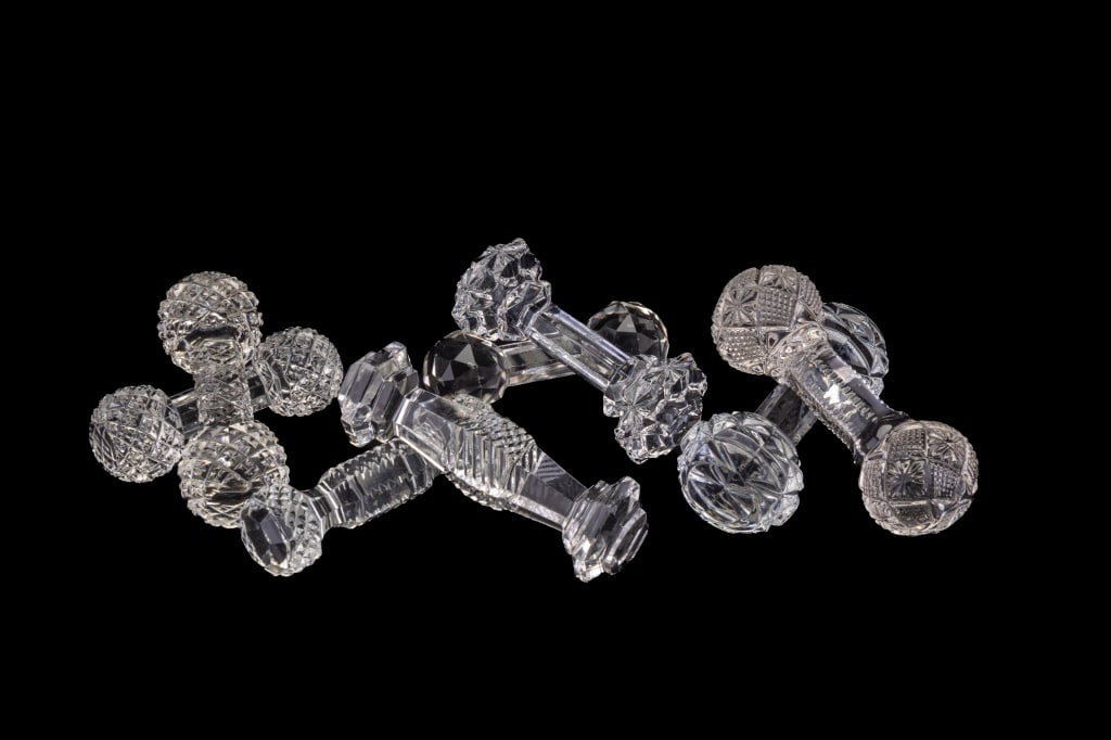 Cut Crystal Knife Rests: Eight cut crystal knife rests of various designs. No damage. Largest approx 4.25".