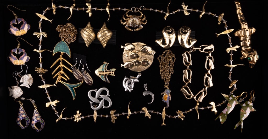 "In the Water" Costume Jewelry: "In the water" 18 pieces of costume jewelry featuring a pair of Kenneth Lane (USA) shell clip earrings, a pair of Trifari clip fish earrings, a fabulous 3 3/4" reticulated alligator pin with green eye