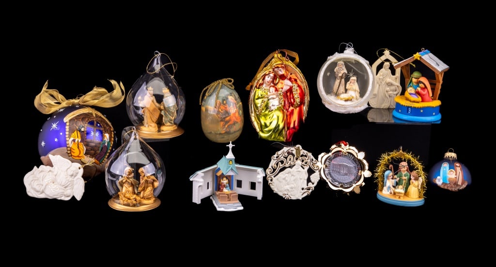 Misc Christmas Ornaments with Original Boxes (14): 14 Christmas ornaments with original boxes.