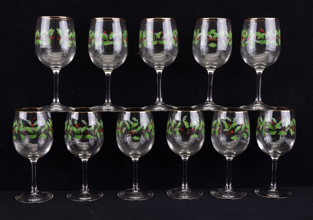 Lenox Wine Goblets (11) Holly Berry / Holiday: 10 oz goblet / wine glasses in Holly Berry / Holiday pattern. Height: 7 1/2 in, Width: 2 7/8 in, Special Characteristics: THICK GOLD BAND. Piece code G10M1. 11 pieces. Christmas.