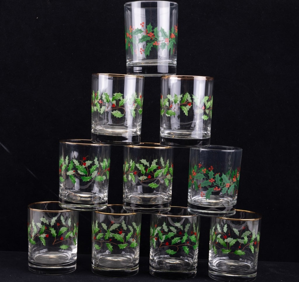 Lenox Tumblers / Bar Glasses (10) Holly Berry: 12 oz Old Fashioned Glasses / Whiskey Glasses / Tumblers, c1990s. Thick gold band. 4" H x 3" mouth. Holly Berry / Holiday pattern. 10 pieces. Christmas.