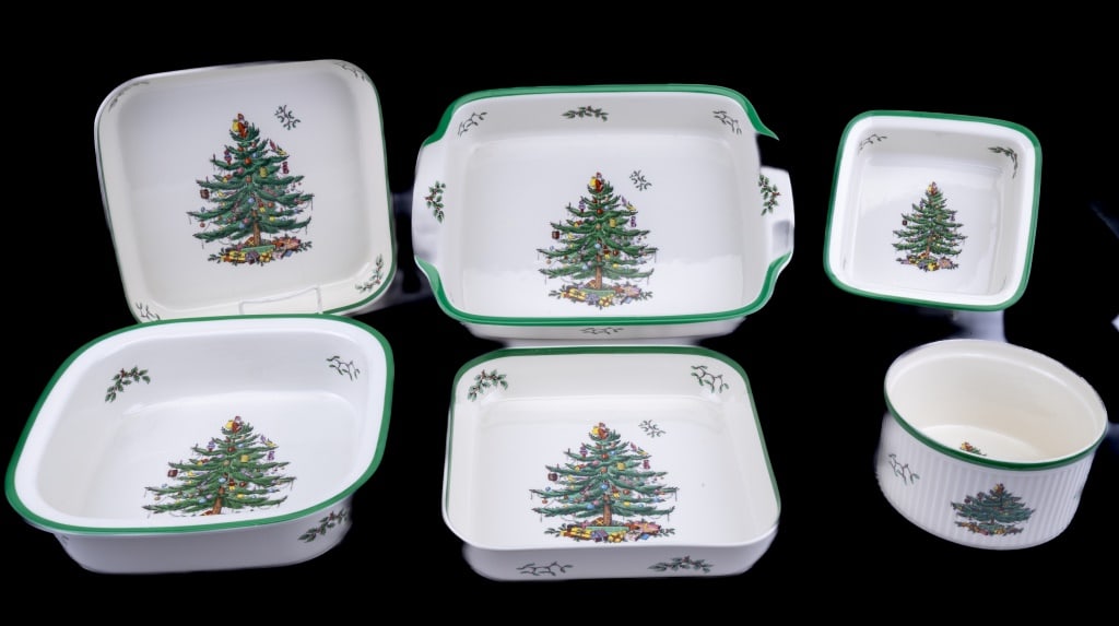 Spode England Christmas Tree Oven to Table Ware: Six pieces of Oven to Table Spode England ovenware with Christmas Tree pattern. Includes two 11" square dishes, one 12" square rim dish, one 8" square rim dish, one 15" x 11" rectangular handled dish