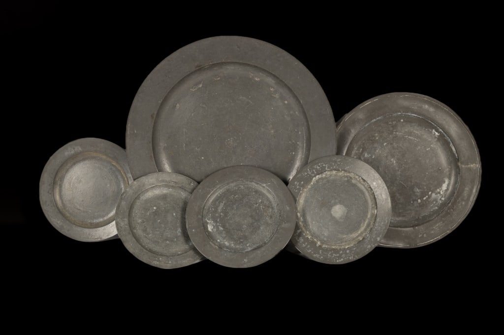18th /19th C Pewter Charger and Plates (6) (1 of 14)