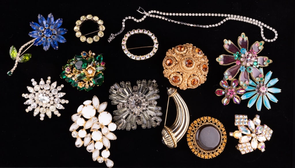 Coro, Weiss & Estate Brooches (1 of 7)