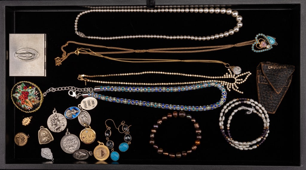 Floating Opal Religious Medals & Vintage Jewelry (1 of 8)