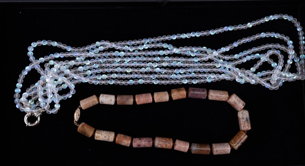 Two Vintage Necklaces (1 of 4)