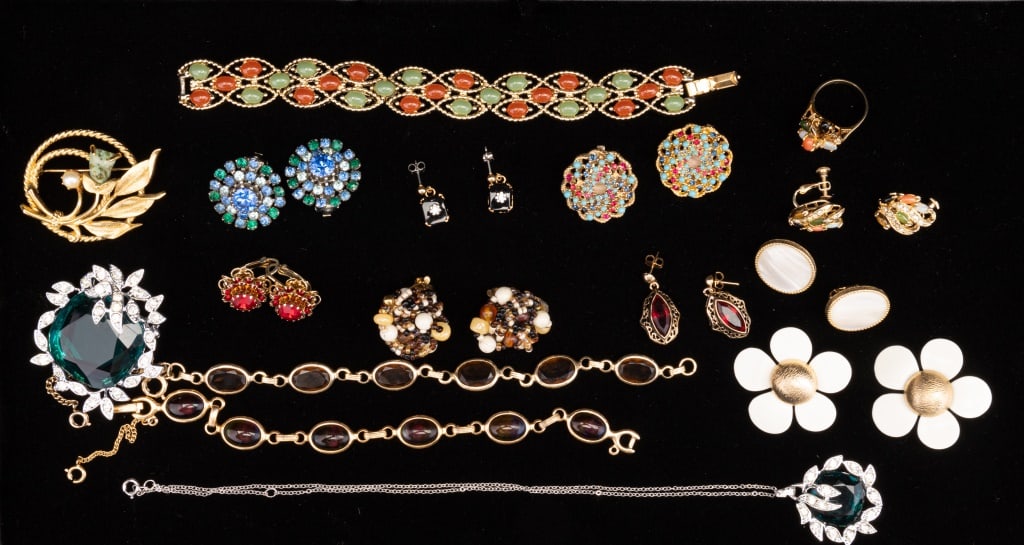 Costume Vintage Earrings, Bracelets & More (1 of 5)