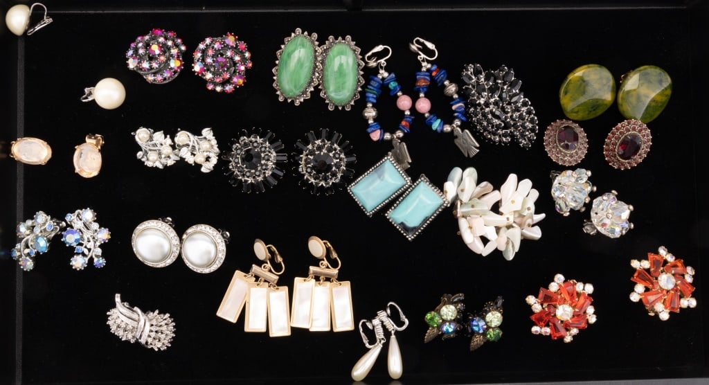 Costume Jewelry Earrings (1 of 4)