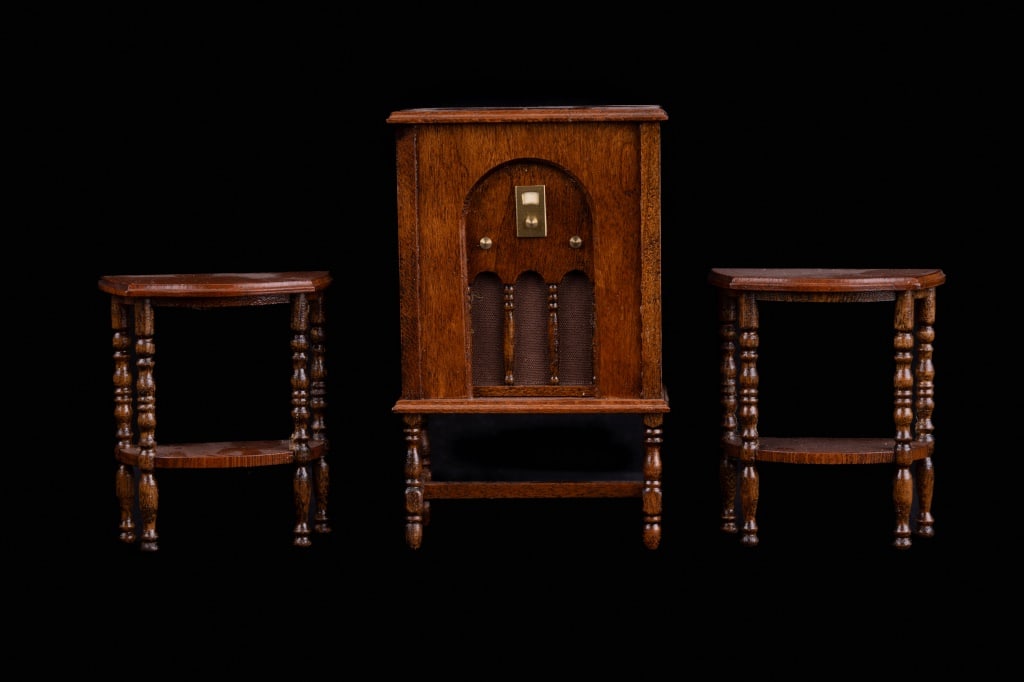 R. L. Carlisle Vintage Radio & Other Miniatures (1 of 4)