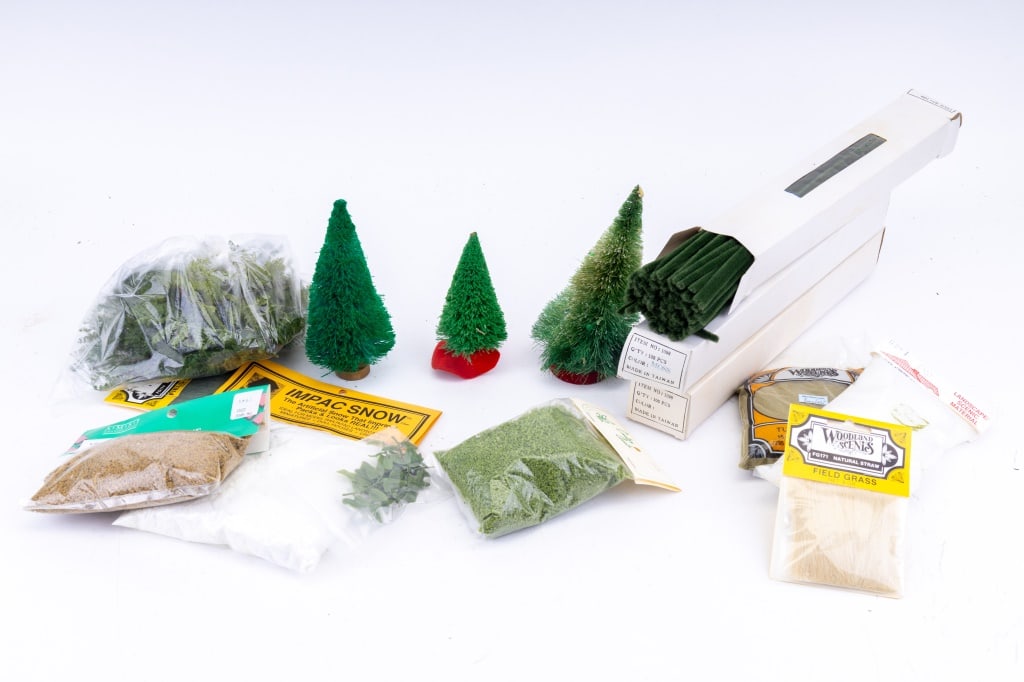 Landscaping Tree and Grass Dollhouse Miniatures (1 of 6)