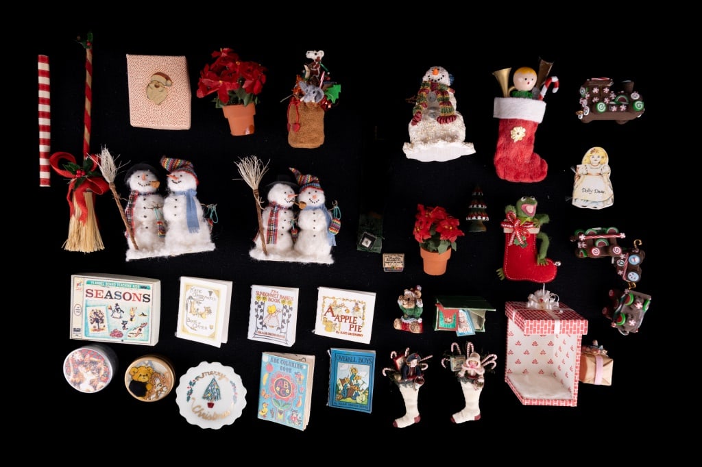 Children's Christmas Dollhouse Miniatures (1 of 9)