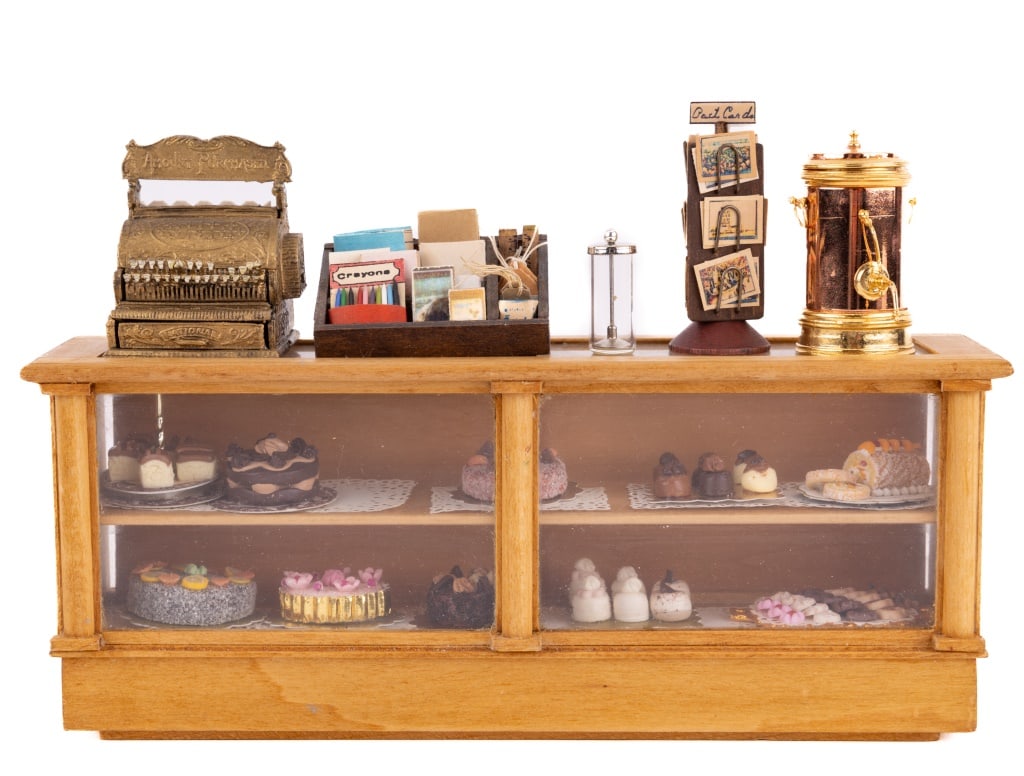 Dessert Shop Dollhouse Miniatures (1 of 11)