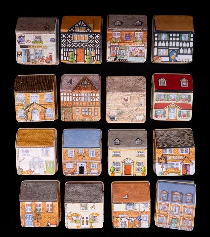 Dana Kubick Miniature Tin Litho Folding Houses (1 of 6)