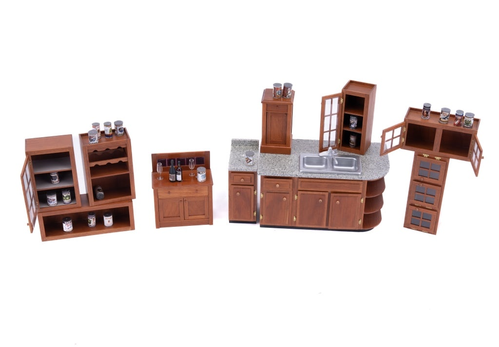 10 Piece "MR" Deluxe Kitchen Cabinet Miniatures (1 of 18)
