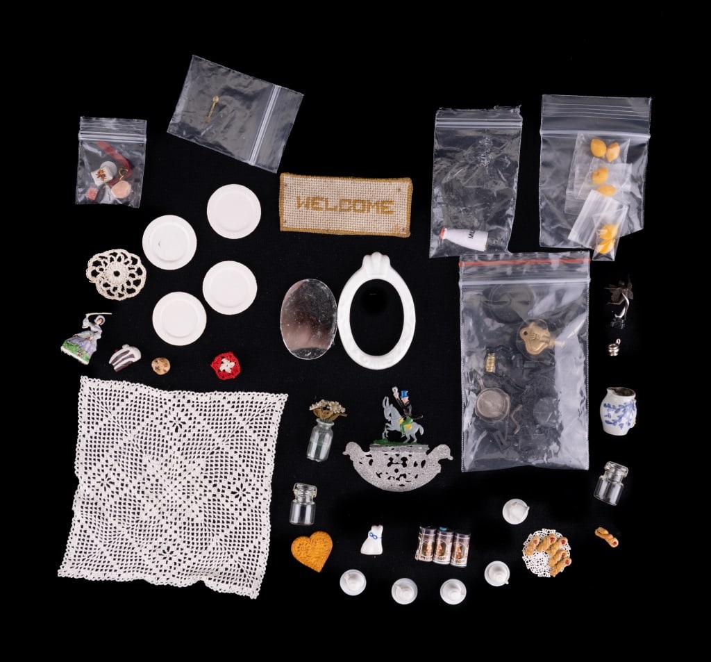 Assorted Kitchen Accessories Miniatures (1 of 6)