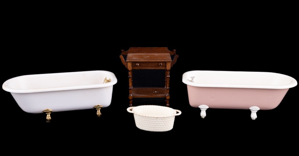 Vintage Bathroom Accessories Miniatures (1 of 7)