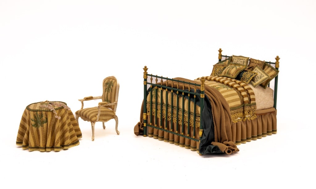 Kelly Curtis Palm Beach Bedroom Set Miniatures (1 of 11)