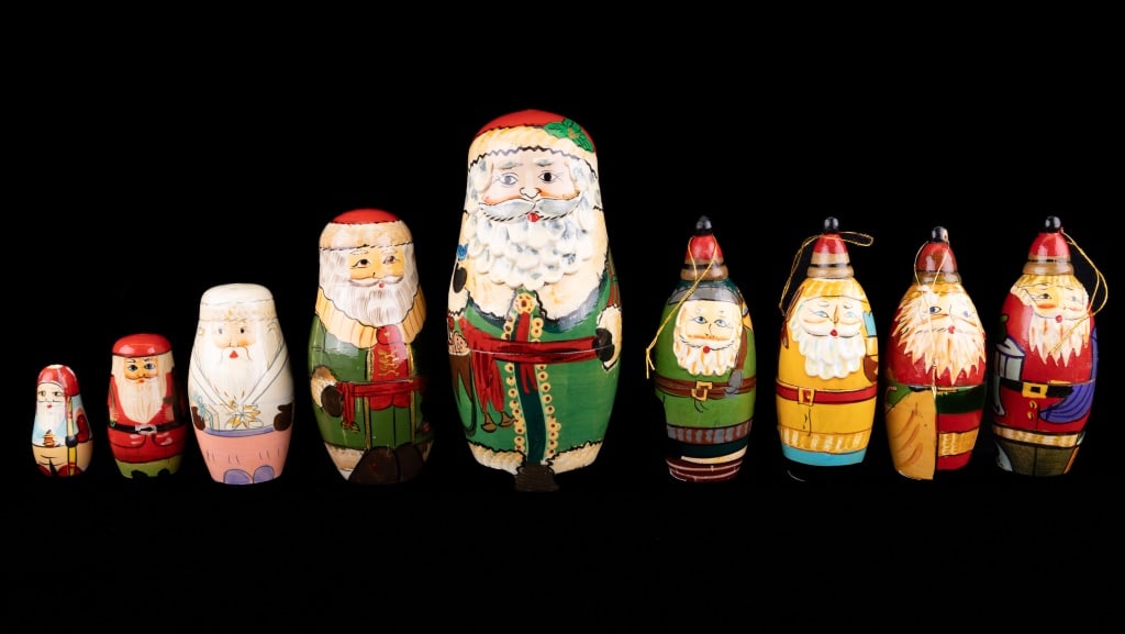 Santa Nesting Dolls & Christmas Miniatures (1 of 7)