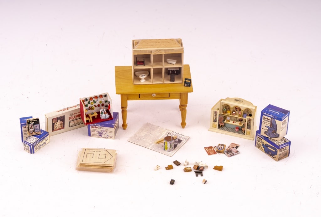 Horton, Hemy & More Dollhouse Miniatures (1 of 11)