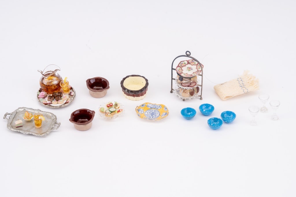 Tea Time Parlor Miniatures (1 of 11)