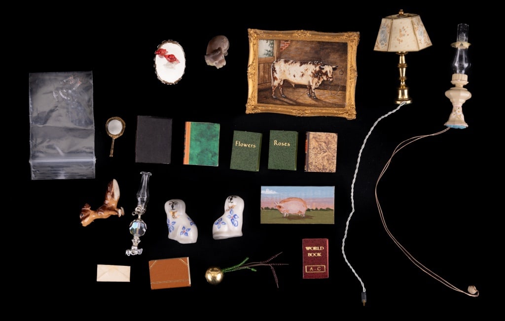 Parlor Dollhouse Miniatures (1 of 4)